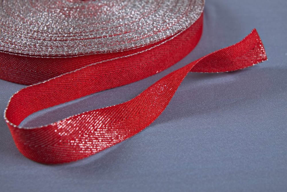 Лента киперная декоративная цветная №7486 20 мм   (26, красный/серебро)