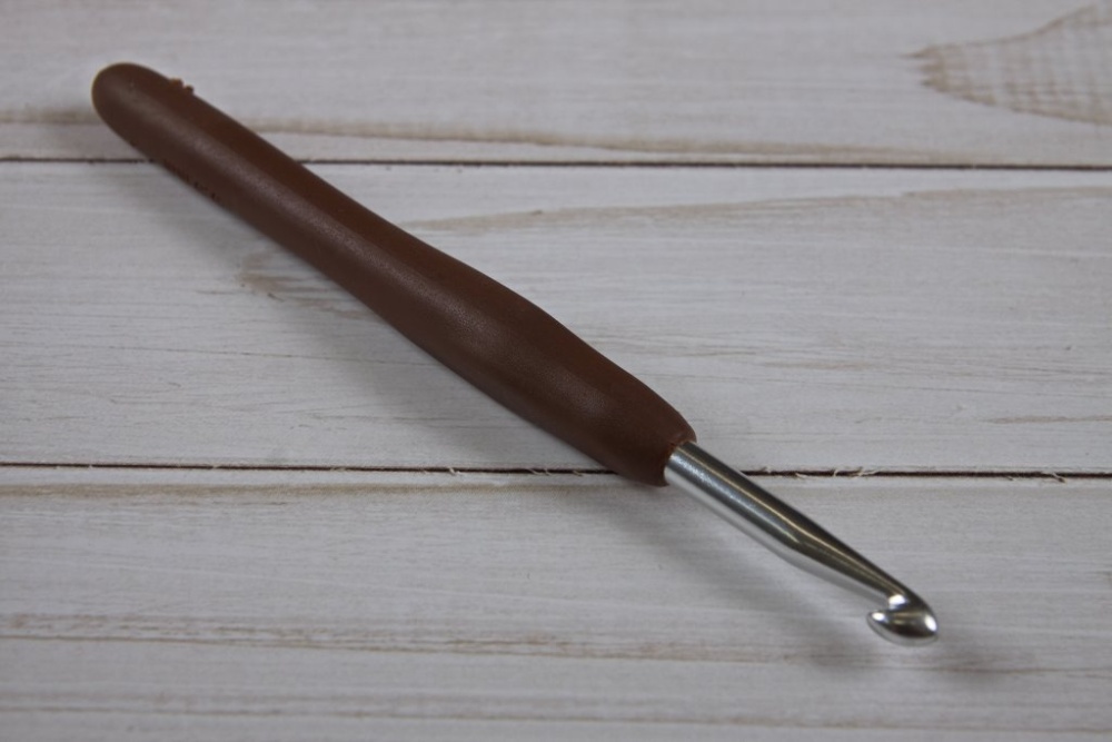 Крючок KAO(S)/5.5 вязальный односторонний алюминиевый с силиконовой ручкой 5,5мм