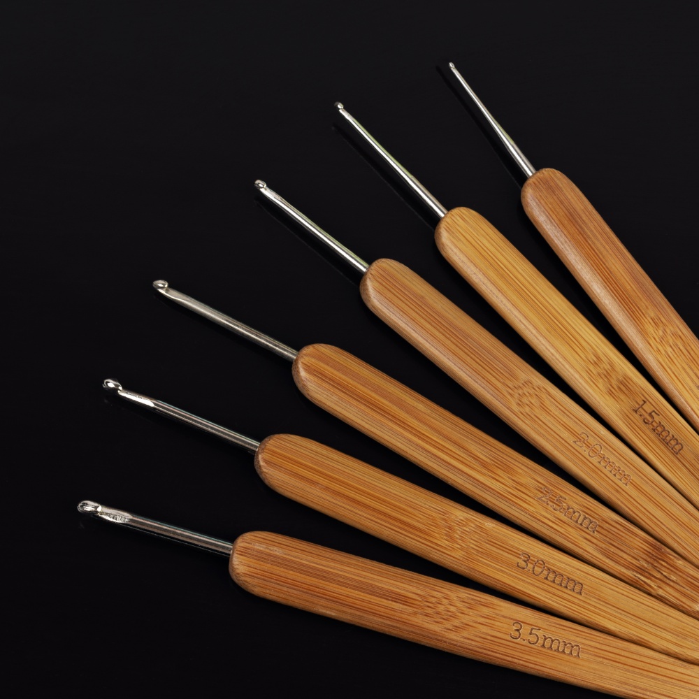 Крючок для вязания с деревянной ручкой (№0,5)