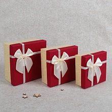 Подарочная коробка с бантом (беж./красн.) (3, 14  х 14 х 7см, квадрат)