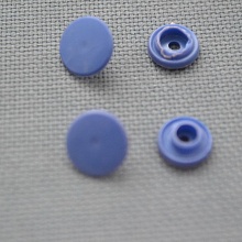 Кнопка пластм из 4 частей 10мм (уп=10шт)  (синий)