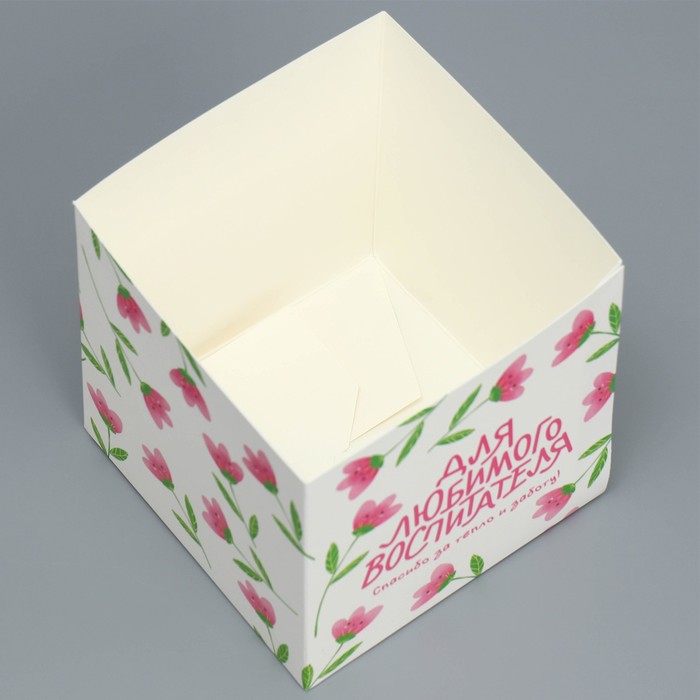 Коробка для цветов с PVC крышкой «Воспитателю», 12 × 12 × 12 см